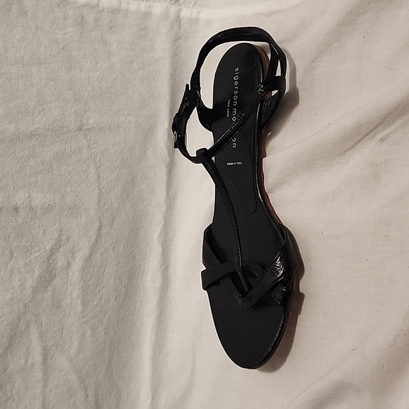 SIGERSON MORRISON Black Patent Leather Flat Sandals, size 7 - Picture 7 of 7